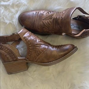 Cute comfy flat boots